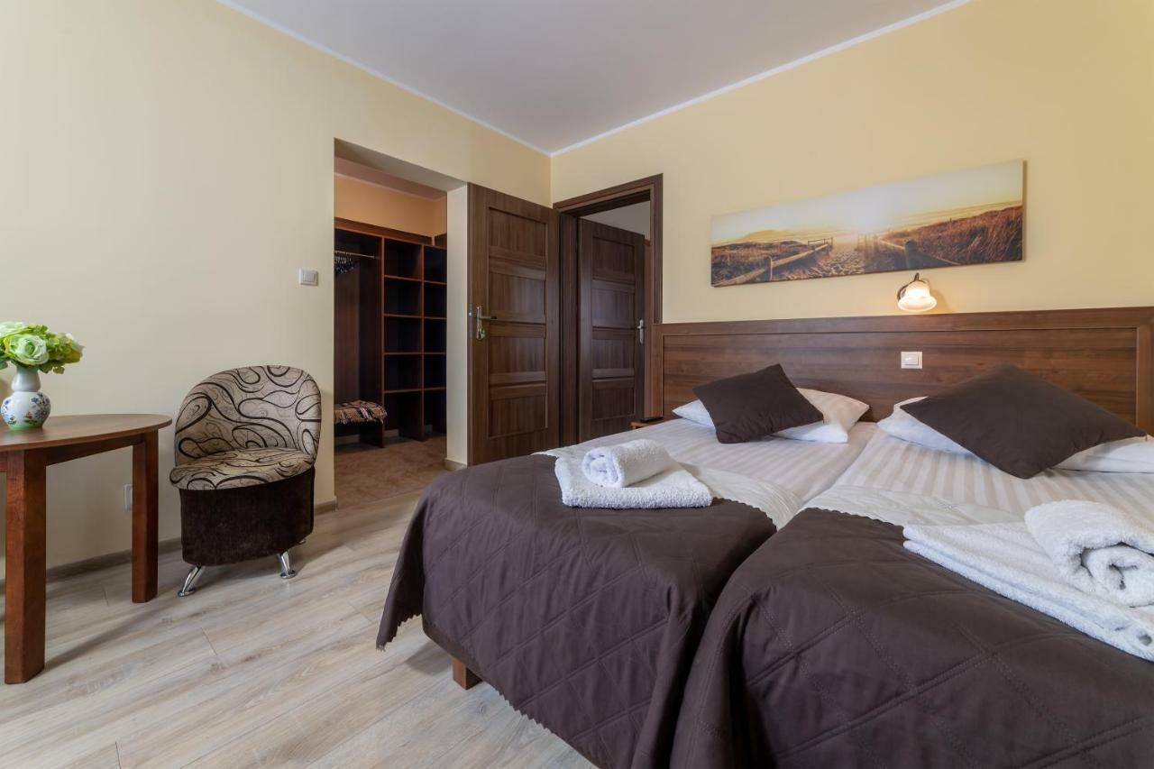 Dom Jastrzebia Z Basenem I Jacuzzi Apartment Jastrzebia Gora Bagian luar foto